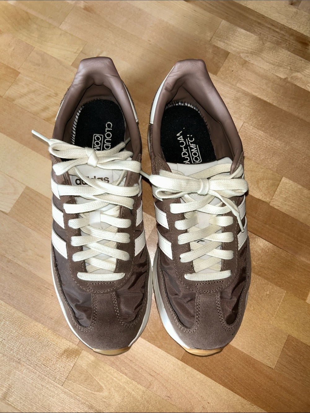 Women’s Adidas Run70s Sneakers, Size 9 - Picture 2 of 7